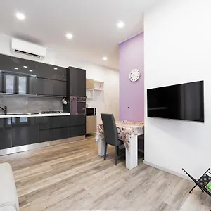 https://a-due-passi-da-piazza-firenze-apartment.italymilanhotels.net