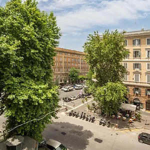 https://giulio-cesare-charming-suite-great-location.it-romehotels.com